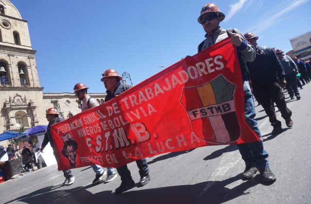 Mineros de Bolivia alzan la voz contra iniciativas legislativas que amenazan sus derechos laborales