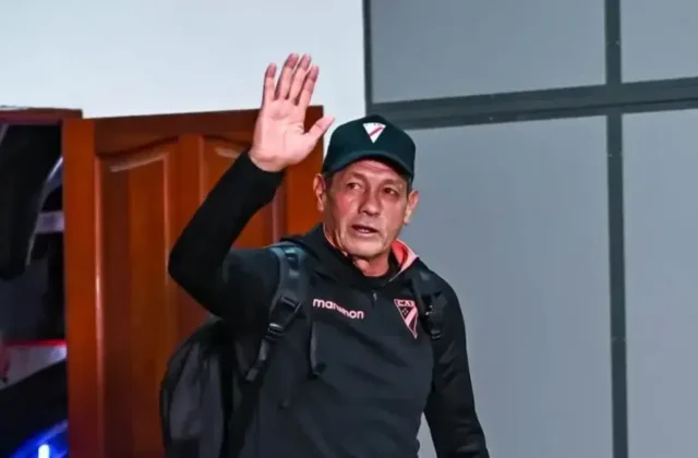 Controversia por el gesto de Mauricio Soria durante el partido contra GV San José