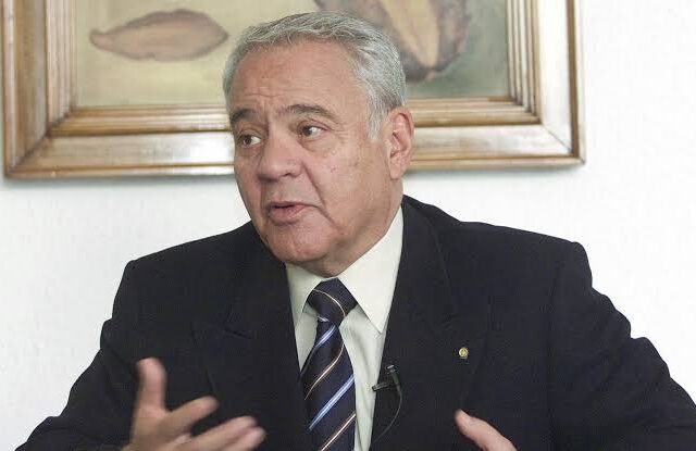 Sánchez de Lozada urge unidad en el MNR ante la crisis nacional