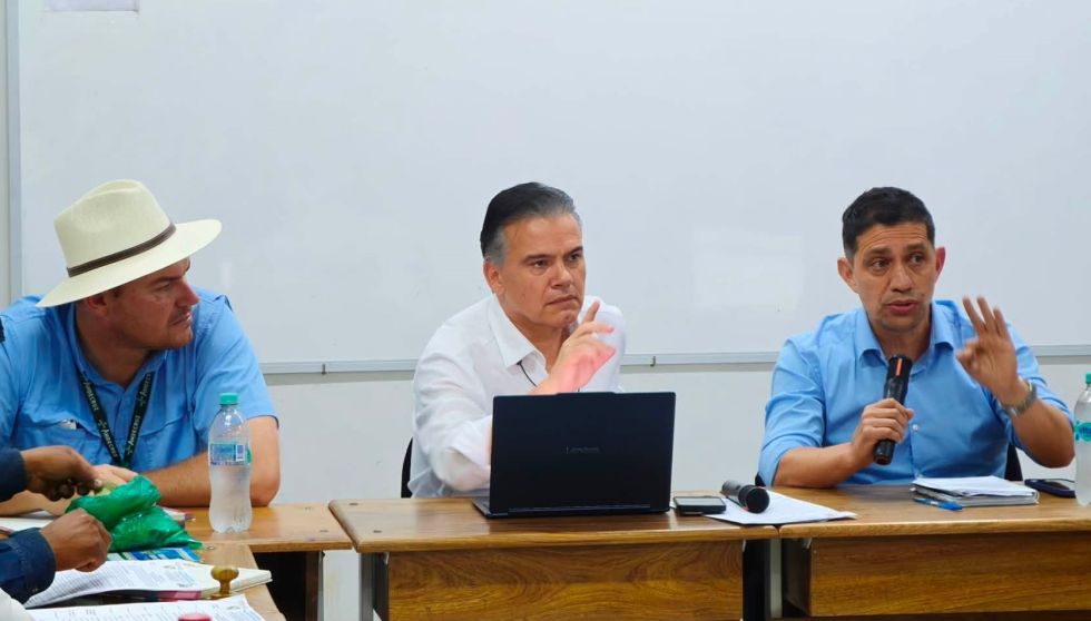 Ministro Justiniano se desplaza a Yapacaní ante impasse en protestas