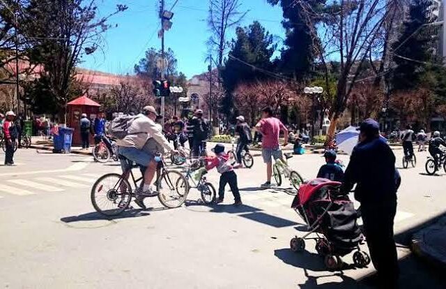 Oruro se Transforma en un Espacio para el Peatón y el Ciclista