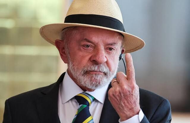 Lula critica el celibato católico y resalta la inclusión femenina evangélica