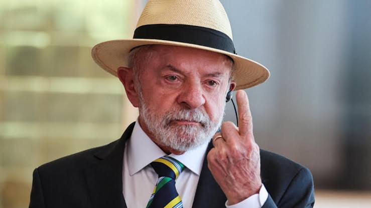 Lula critica el celibato católico y resalta la inclusión femenina evangélica