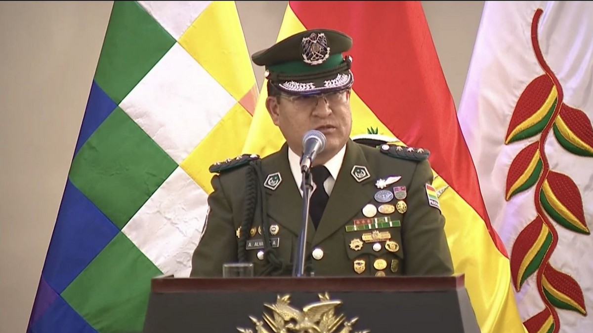 Nuevo comandante policial asume en medio de críticas a su predecesor