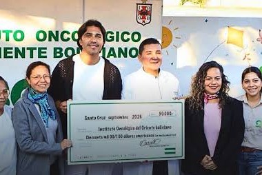 Marcelo Martins aporta $us 50.000 en medicamentos al Instituto Oncológico de Santa Cruz