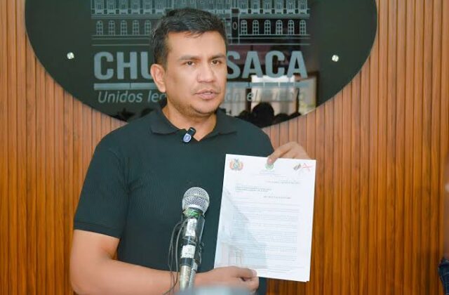 Gobernador Ayllón se enfrenta a críticas por su postura ante el DS 5676