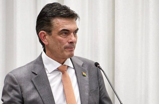 Paz advierte sobre posible crisis política y llama a resguardar la democracia