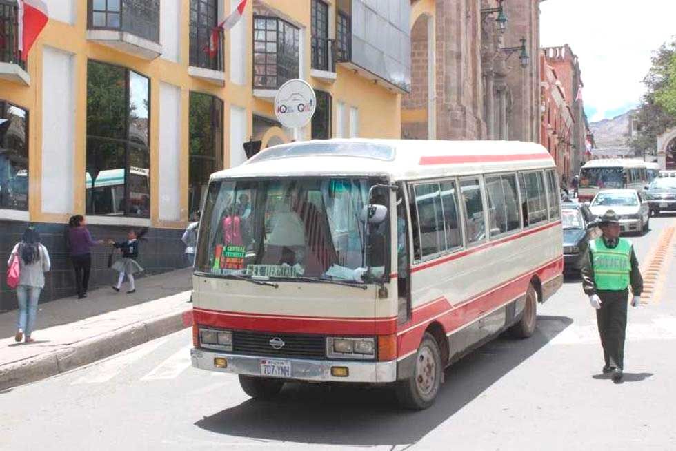 Aumento de tarifas y reducción del transporte urbano en Potosí