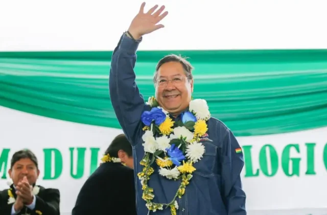 Luis Arce es trasladado al Hospital Arco Iris bajo resguardo policial