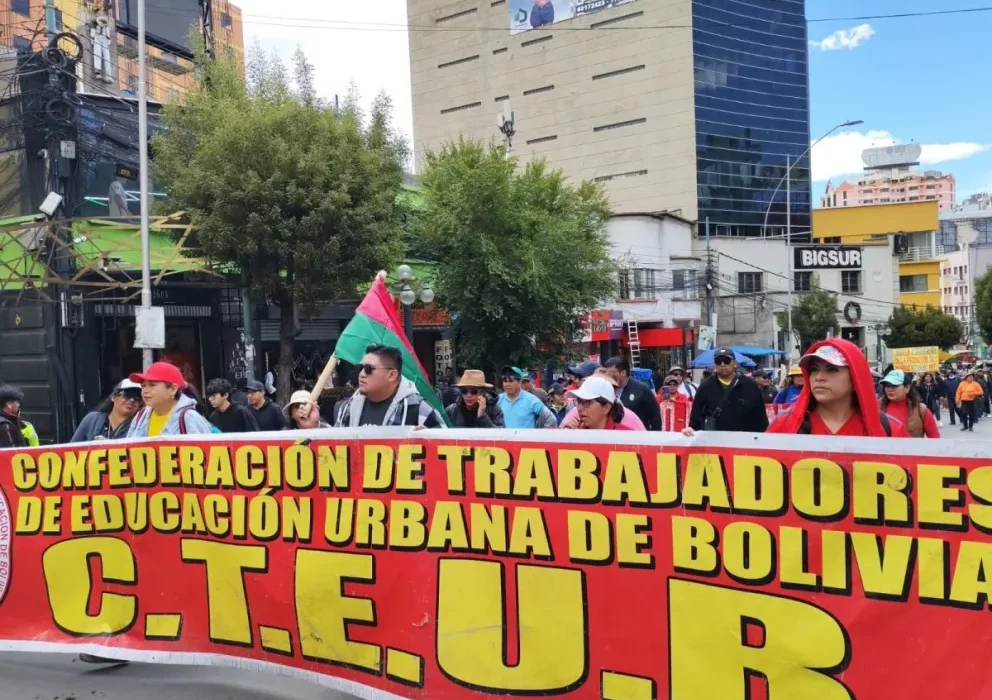 Docentes urbanos exigen recortes salariales en el Gobierno