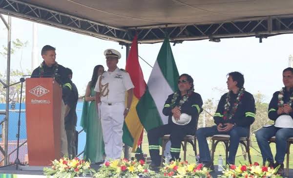 Bolivia reanuda el procesamiento de crudo importado para incrementar su capacidad de refinación