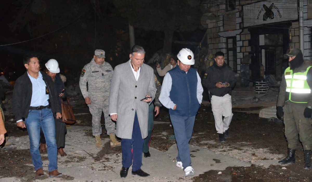 Continúan las búsquedas tras explosiones en Viacha: 14 uniformados aún no han sido encontrados