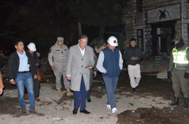 Continúan las búsquedas tras explosiones en Viacha: 14 uniformados aún no han sido encontrados