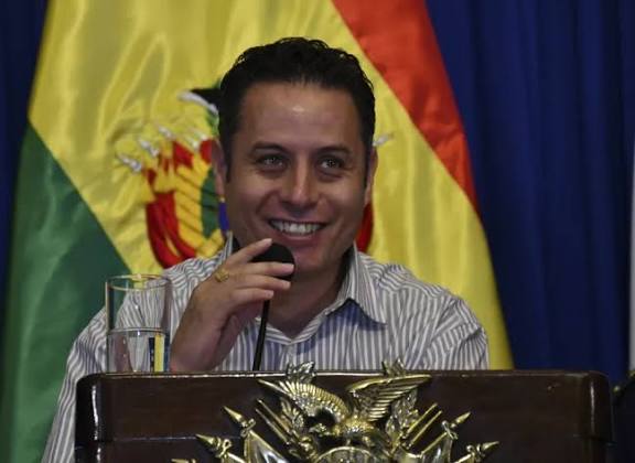 Lara asume la Presidencia en ejercicio y cuestiona decreto de gobernanza a distancia de Paz