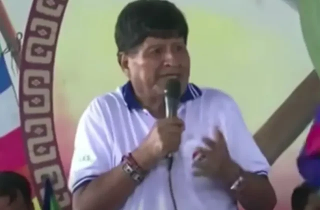Evo Morales recibe solicitudes para postularse, pero retrasa la discusión