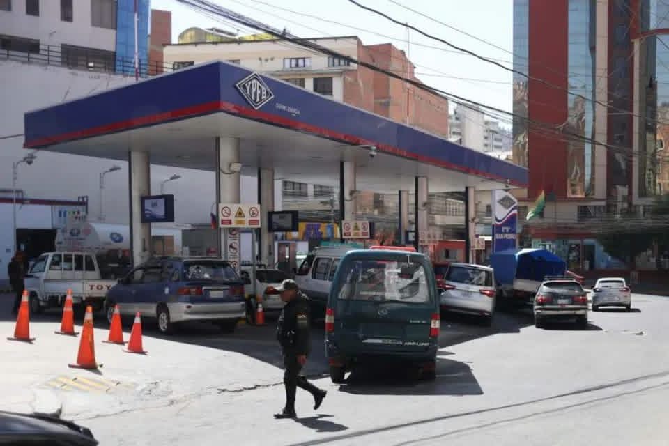 Cívicos demandan claridad sobre irregularidades en la ANH y YPFB