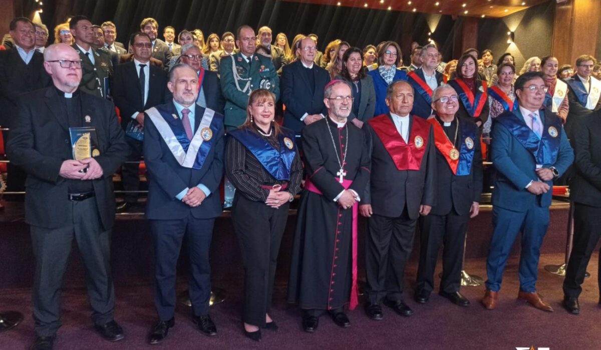 La UCB celebra 60 años de compromiso educativo en Oruro