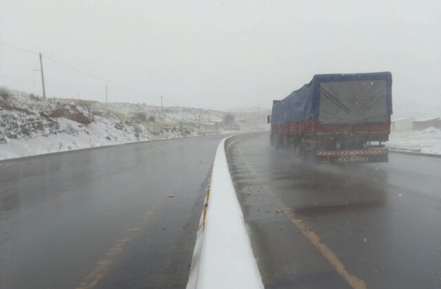 La ruta Oruro-Cochabamba transitable, pero con precauciones