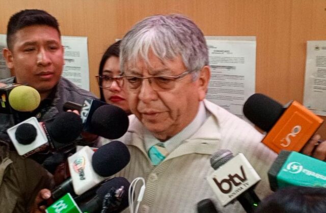 Gobierno boliviano planea eliminar la subvención a los carburantes este año