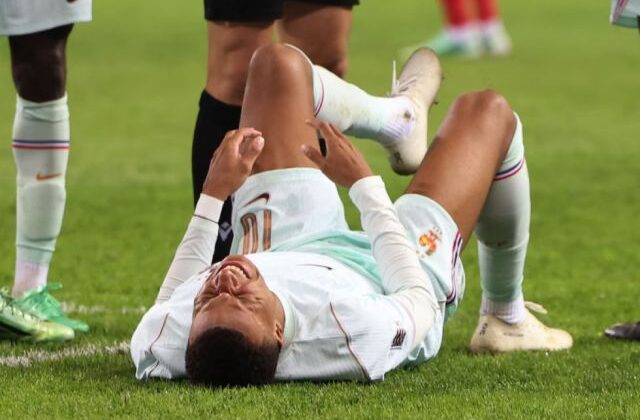 Mbappé sufre lesión en la rodilla durante partido con Francia