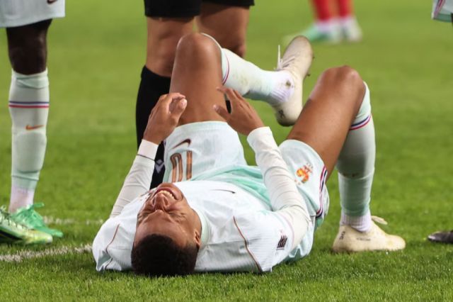 Mbappé sufre lesión en la rodilla durante partido con Francia