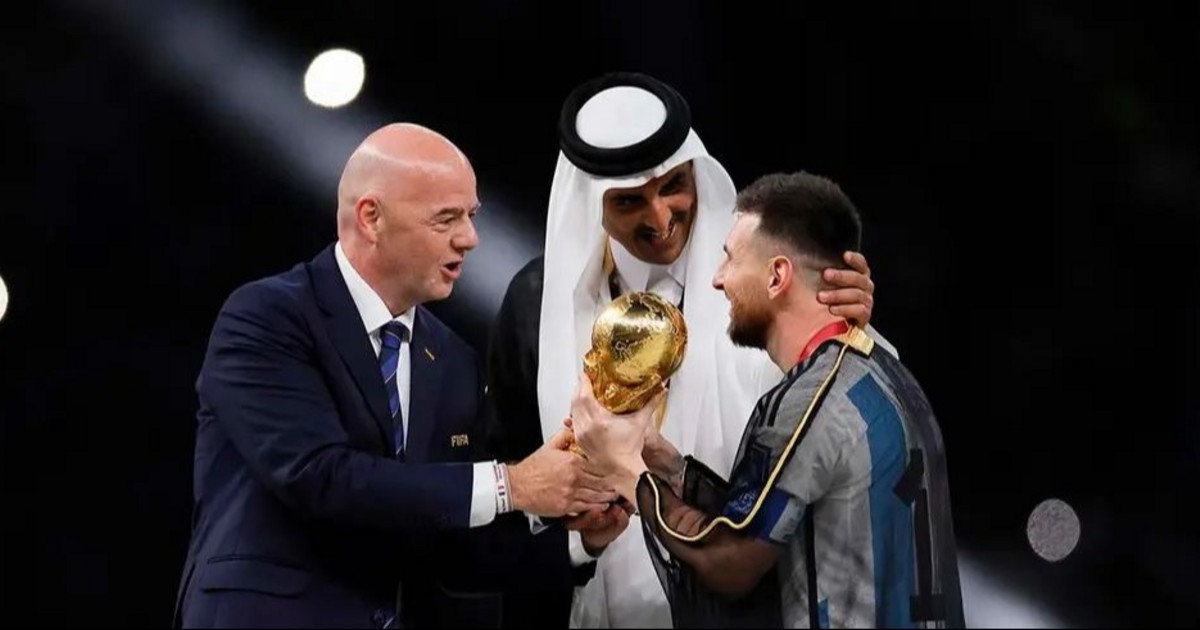 Gianni Infantino elogia a Messi tras su retiro de la selección argentina