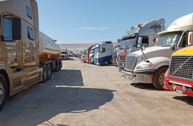 Cisterna de diésel en espera: 300 camiones varados en Arica