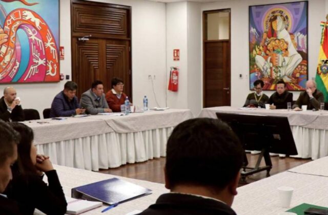 Diálogo entre el Gobierno y municipios para avanzar en la distribución del 50-50