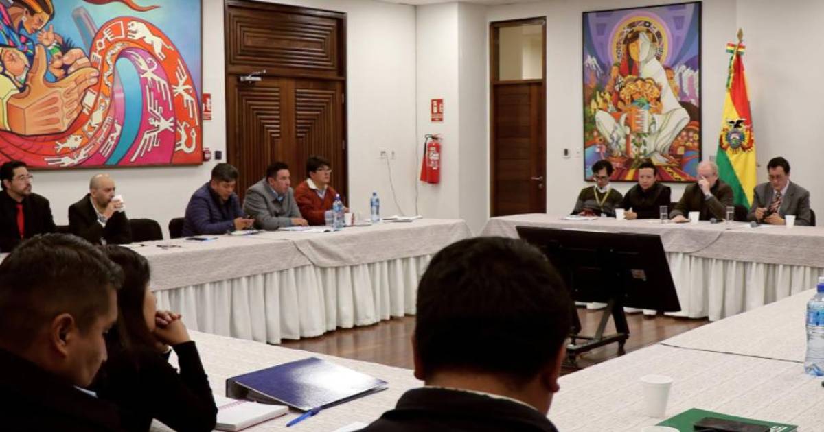 Diálogo entre el Gobierno y municipios para avanzar en la distribución del 50-50