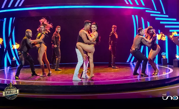 Nahuel Vidaurre y Baila Conmigo irrumpen en el escenario con un romántico homenaje a Romeo Santos
