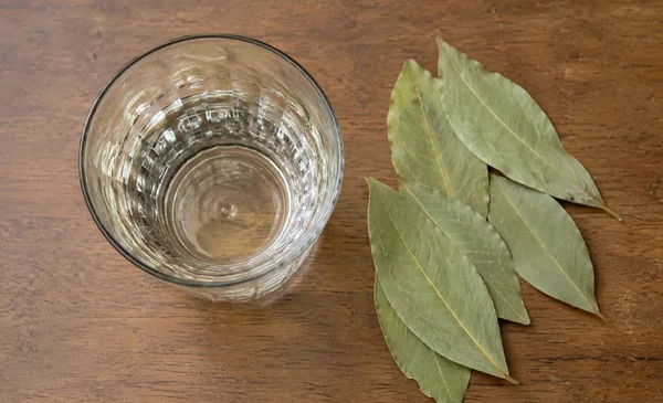 El ritual del laurel en agua: tradición y significado