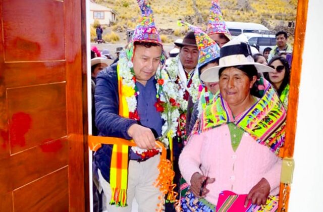 Inauguran viviendas sociales en el Ayllu Culta de Oruro