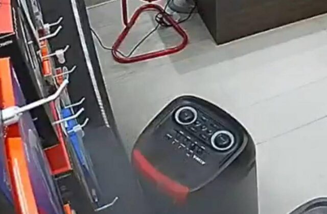 Incendio en parlante en shopping de Córdoba es controlado por un policía