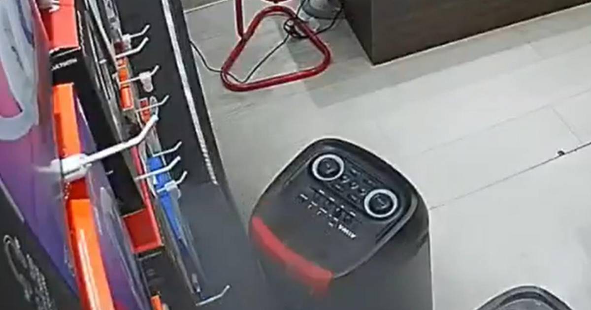 Incendio en parlante en shopping de Córdoba es controlado por un policía