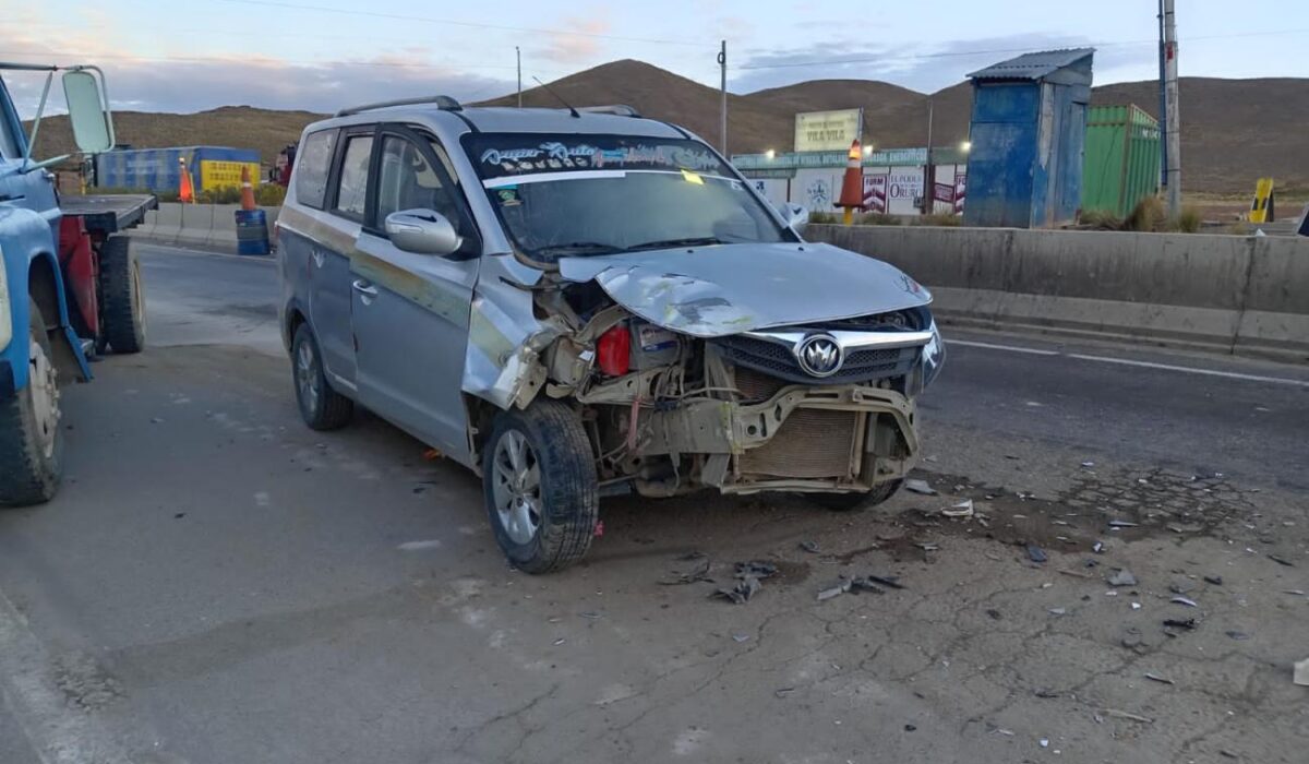 Accidente de vagoneta en la carretera La Paz-Oruro