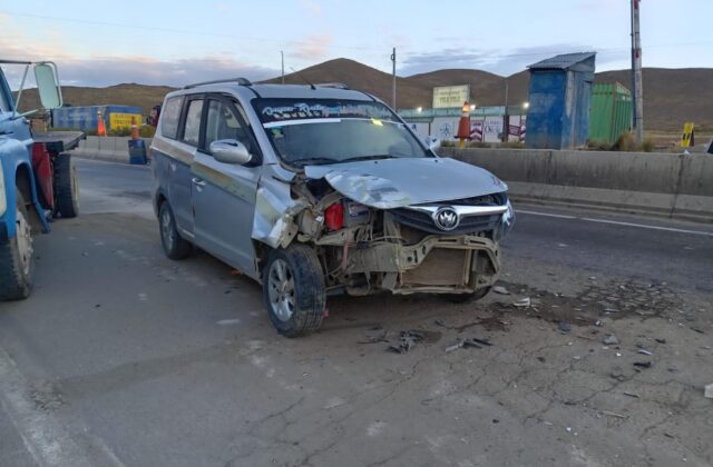 Accidente de vagoneta en la carretera La Paz-Oruro