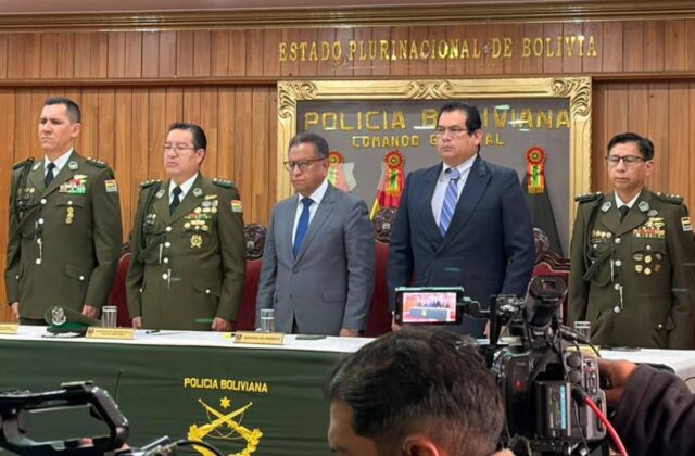 Ministro Oviedo inicia reformas en la Policía para restaurar su imagen