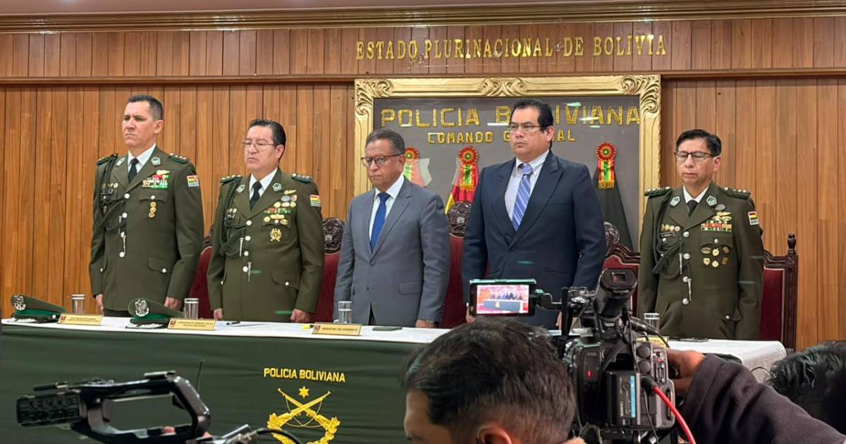 Ministro Oviedo inicia reformas en la Policía para restaurar su imagen