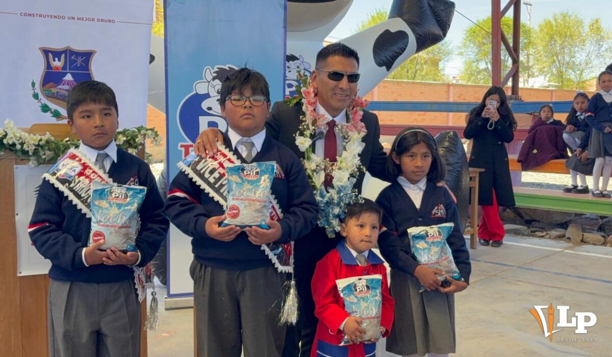 Distribución de más de 97 mil bolsas de leche escolar en Oruro