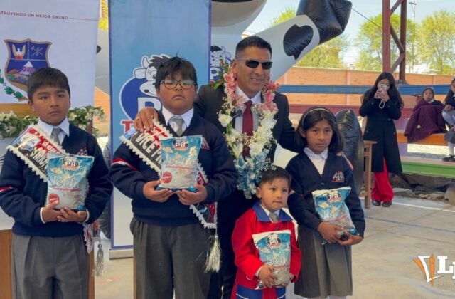 Distribución de más de 97 mil bolsas de leche escolar en Oruro