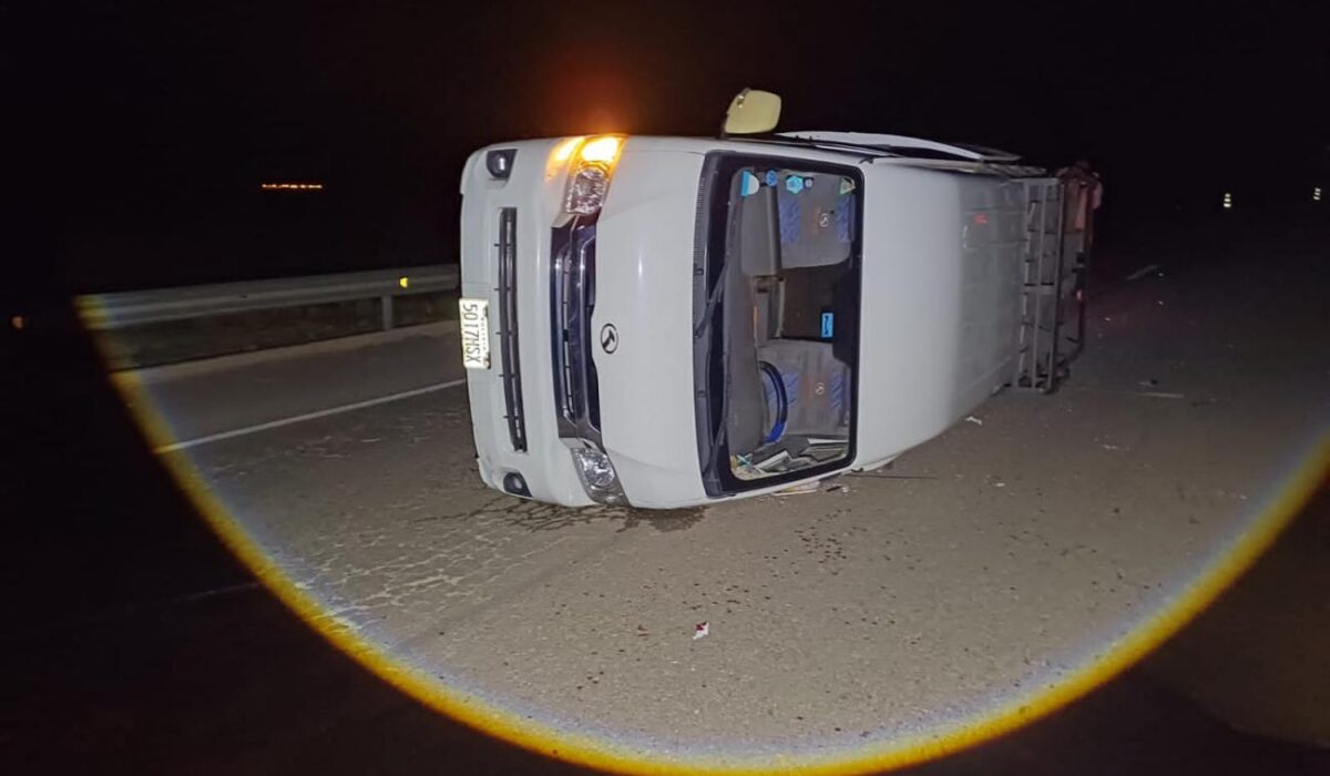 Accidente de minibús en la ruta La Paz-Oruro por agotamiento del conductor