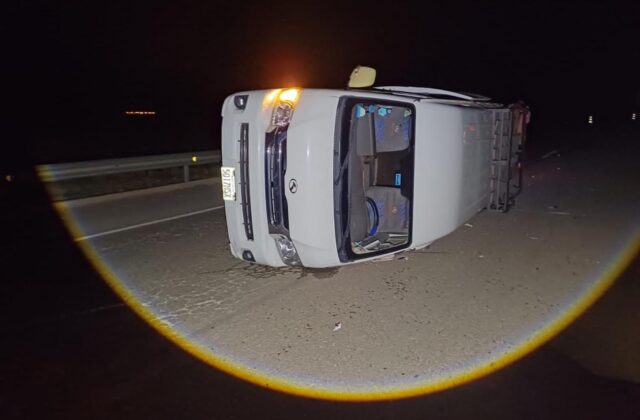 Accidente de minibús en la ruta La Paz-Oruro por agotamiento del conductor