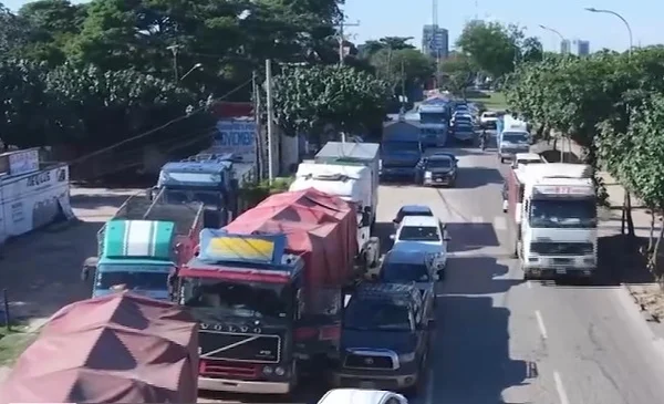 Transporte pesado se aparta del paro, pero enfrenta crisis operativa