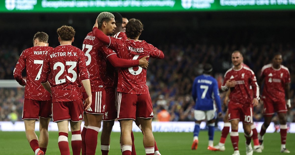 Liverpool logra su primer triunfo de la temporada ante Ipswich