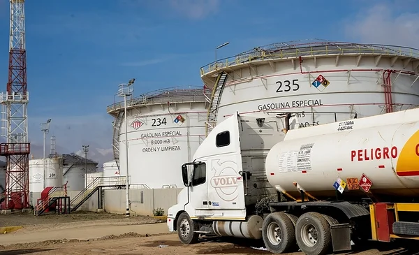 Autorizan a refinerías la importación de petróleo en Bolivia