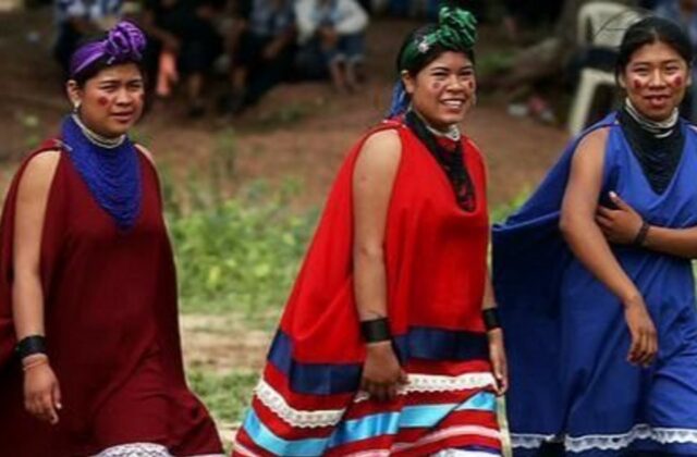 Más de 2 millones de mujeres en Bolivia se reconocen como indígenas