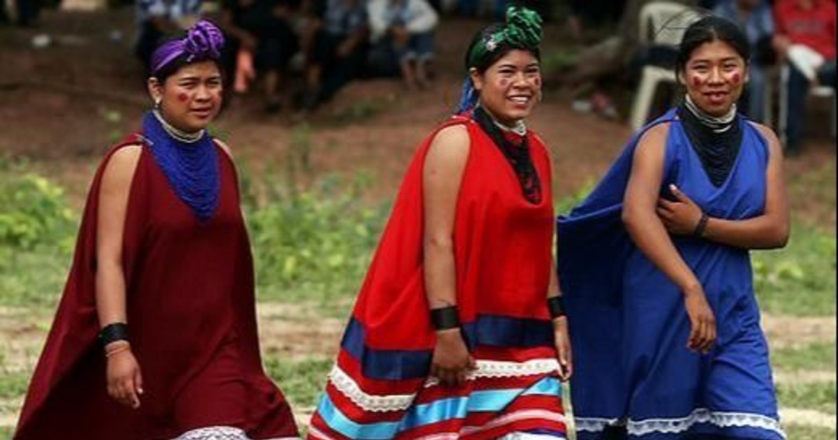 Más de 2 millones de mujeres en Bolivia se reconocen como indígenas