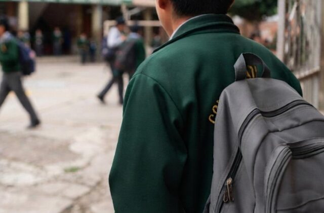 Estudiante agredió a secretaria en colegio de Oruro por estado de ebriedad