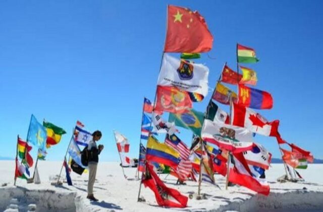 Transporte turístico en Uyuni opera a medio ritmo por escasez de diésel