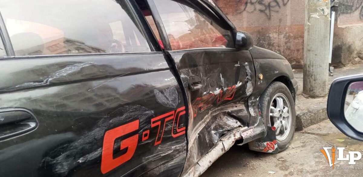 Colisión de taxis en Oruro genera preocupación por seguridad vial